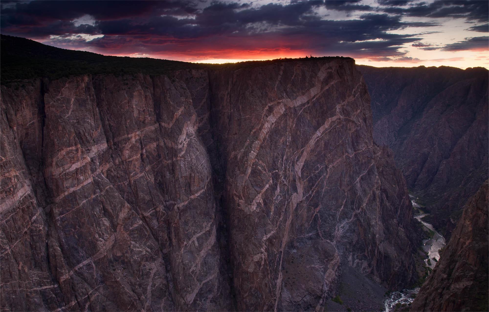 hidden-wonders-of-colorados-black-canyon-gunnison-painted-wall