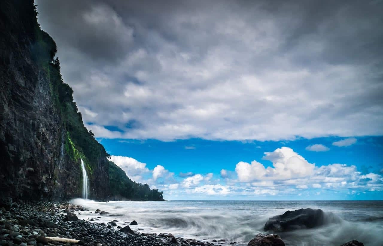 hidden-wonders-of-hawaiis-waipio-valley-black-sand-beach