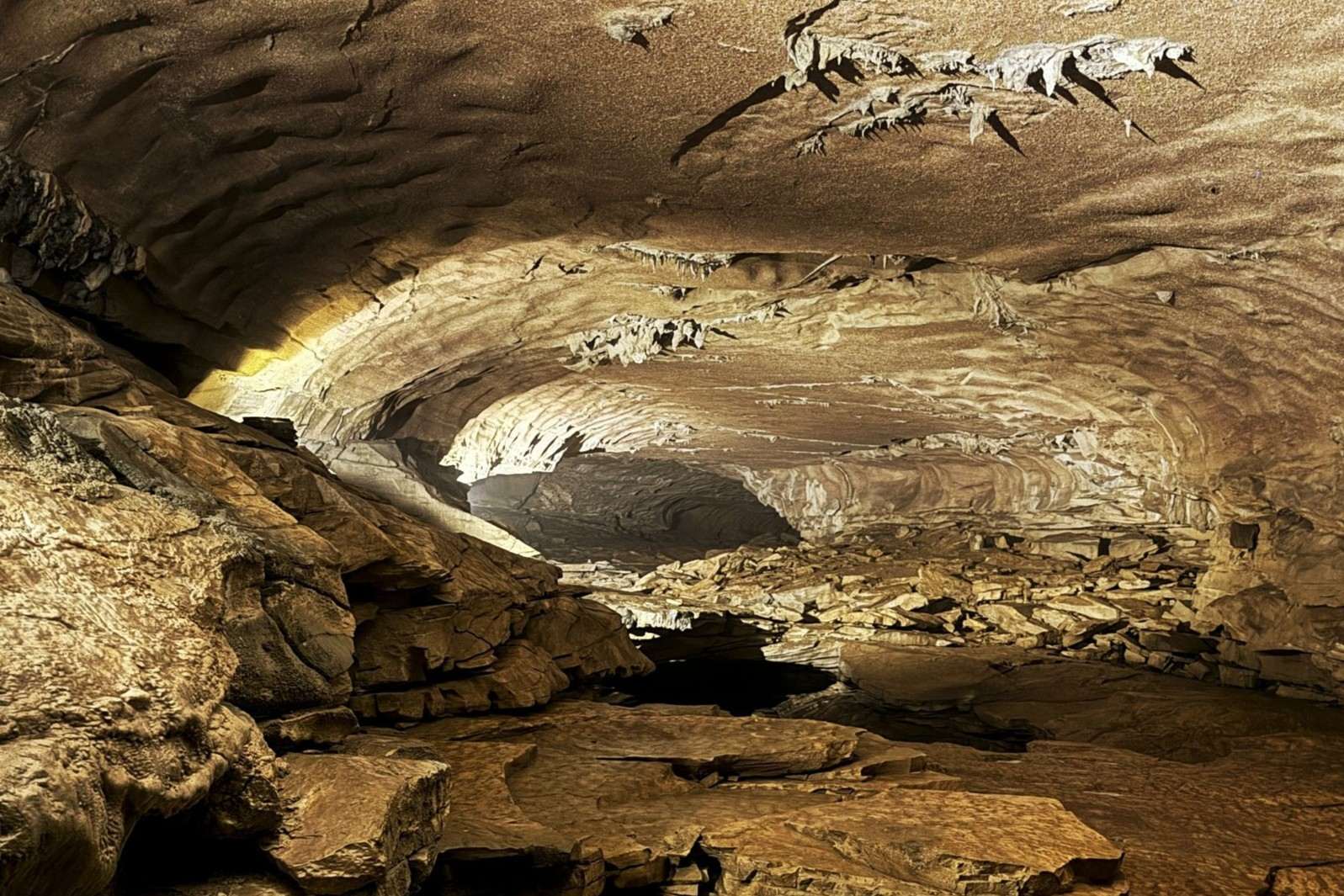 hidden-wonders-of-kentuckys-carter-caves-saltpetre-cave