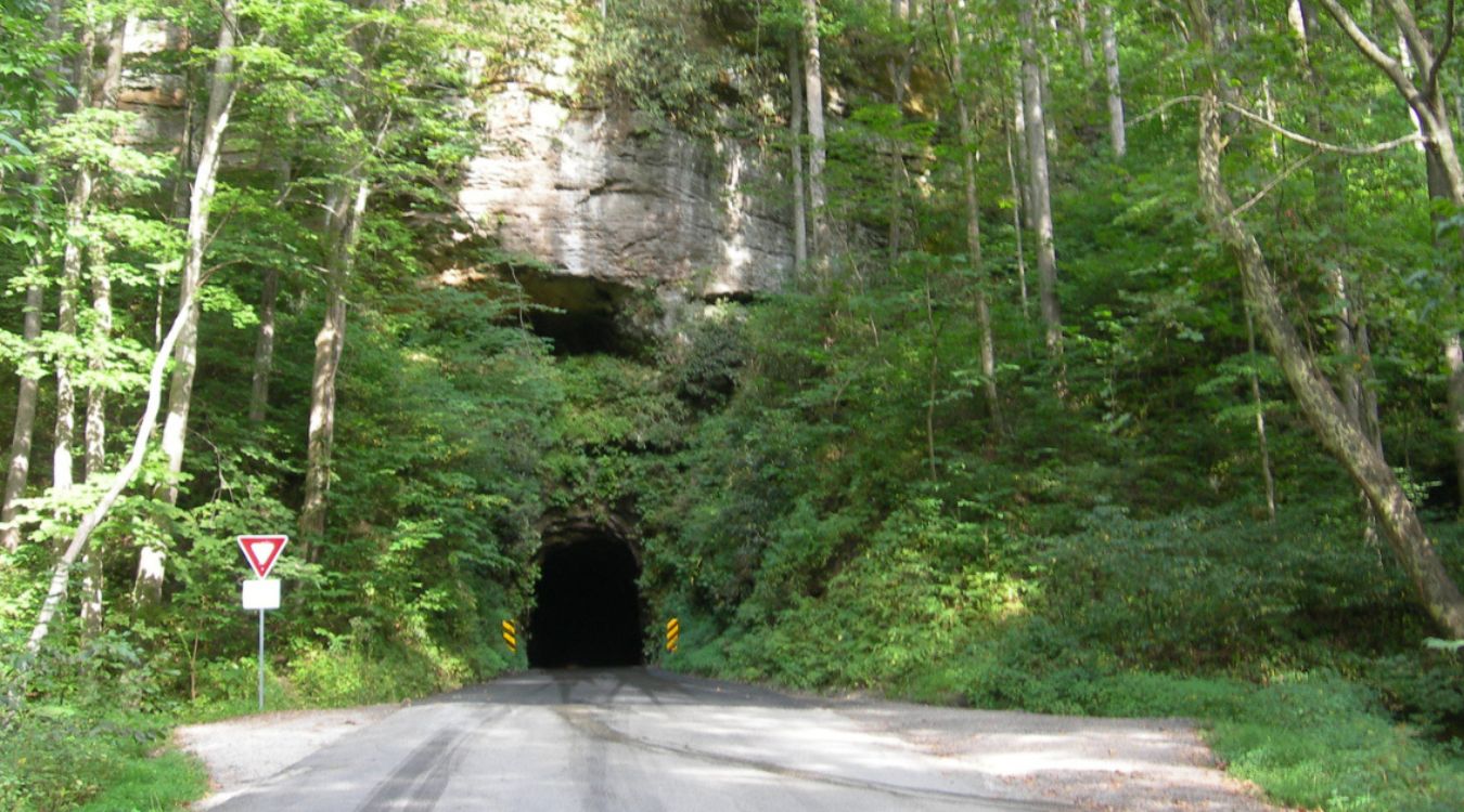 hidden-wonders-of-kentuckys-red-river-gorge-nada-tunnel
