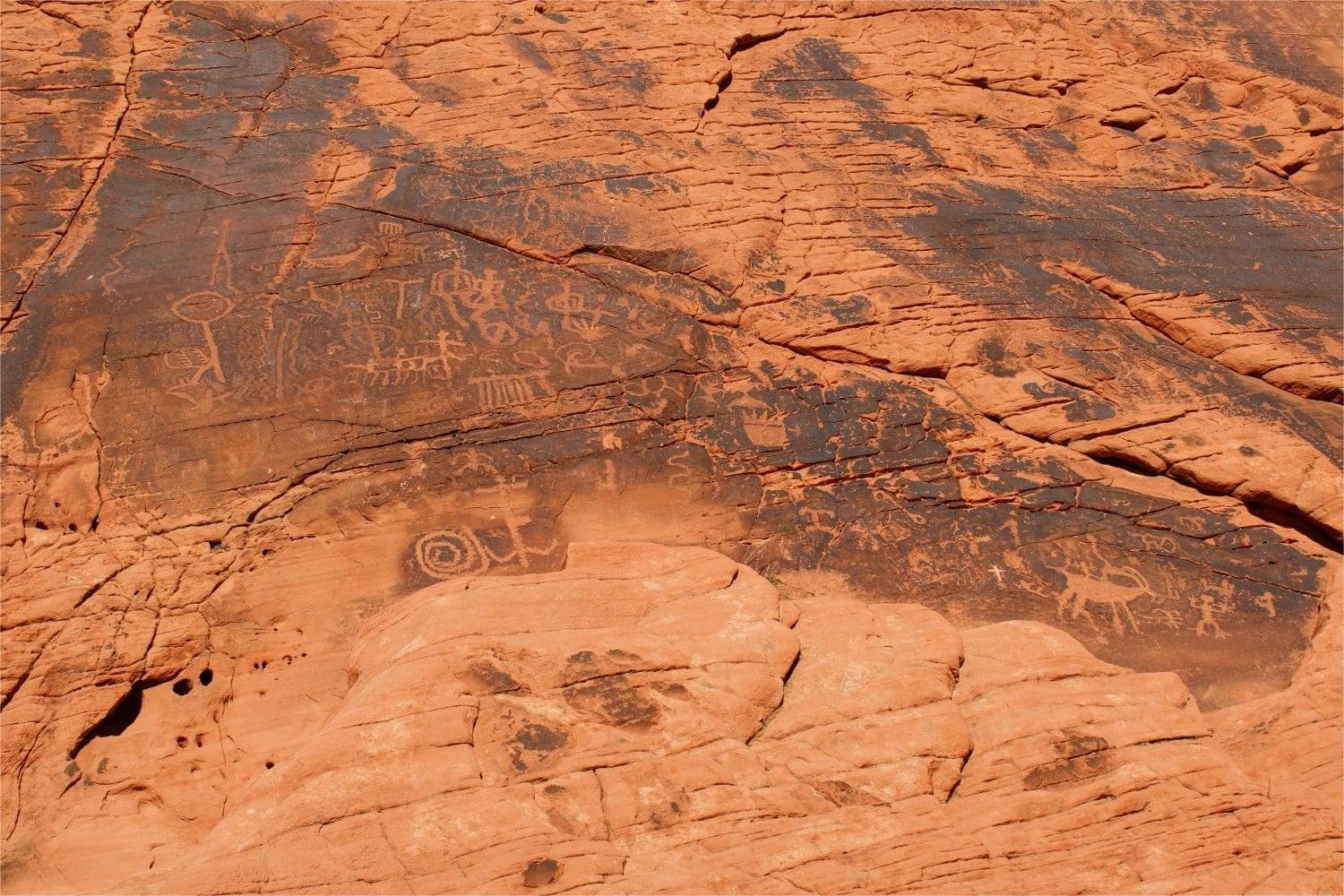 hidden-wonders-of-nevadas-valley-of-fire-petroglyph-canyon