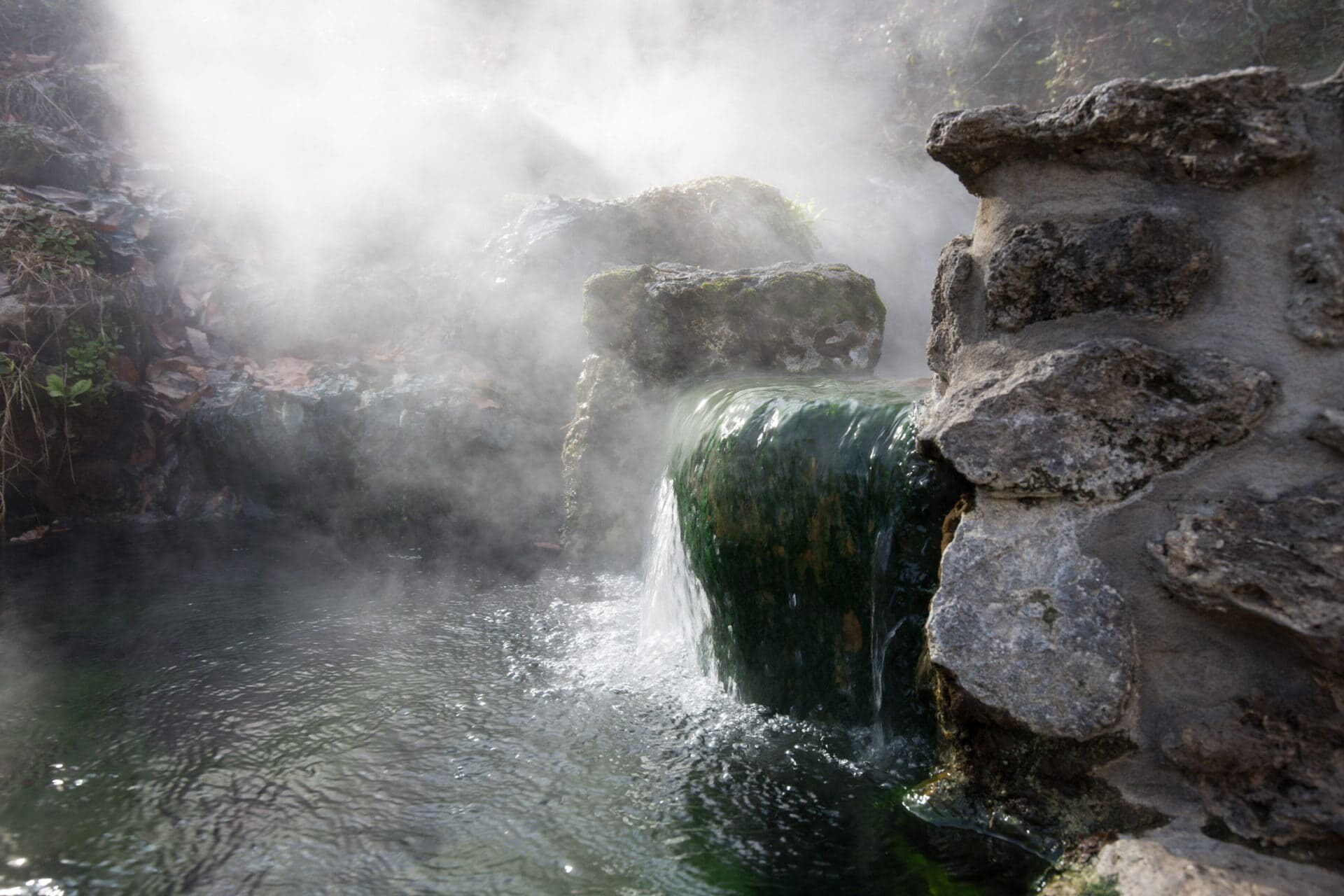 iridescent-mineral-springs-in-hot-springs-arkansas