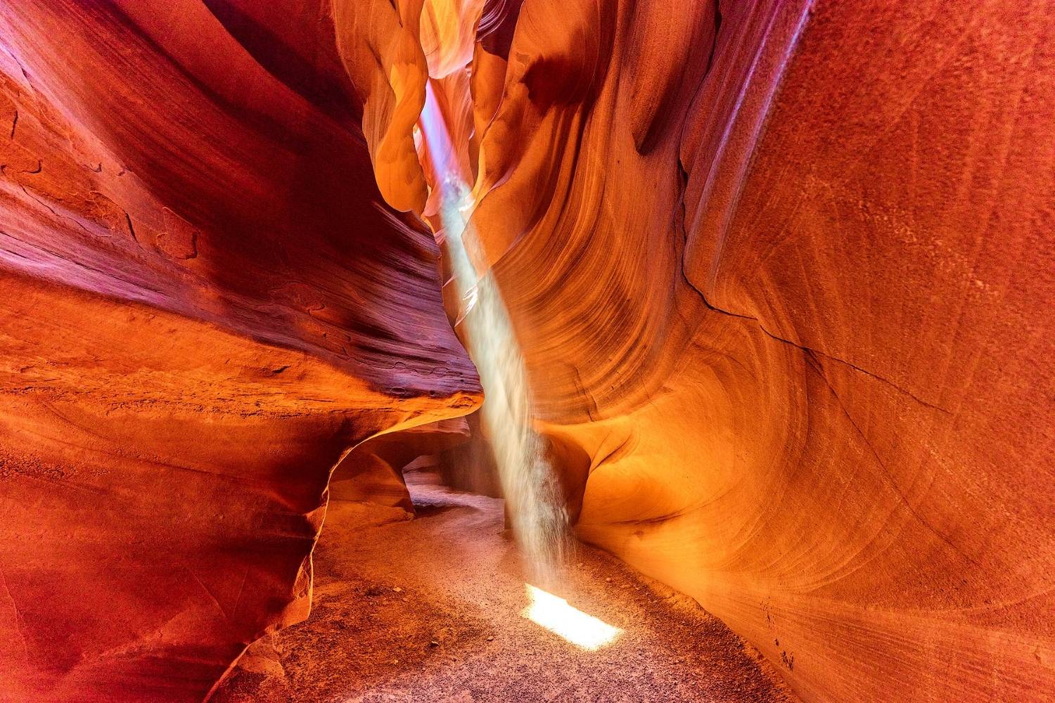 Light-Beams-In-Arizona8217s-Upper-Antelope-Canyon light-beams-in-arizonas-upper-antelope-canyon