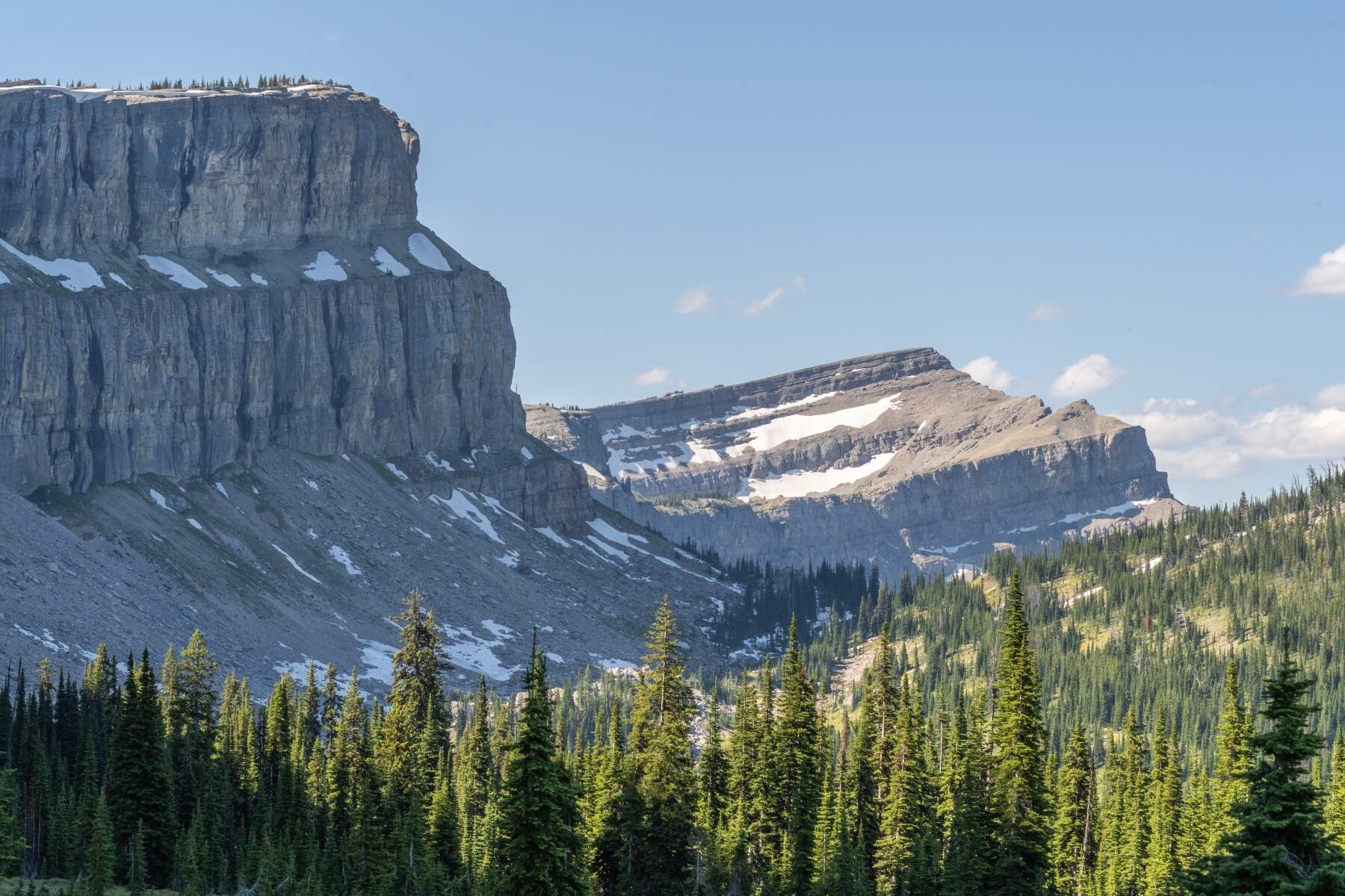 montanas-chinese-wall-on-the-continental-divide