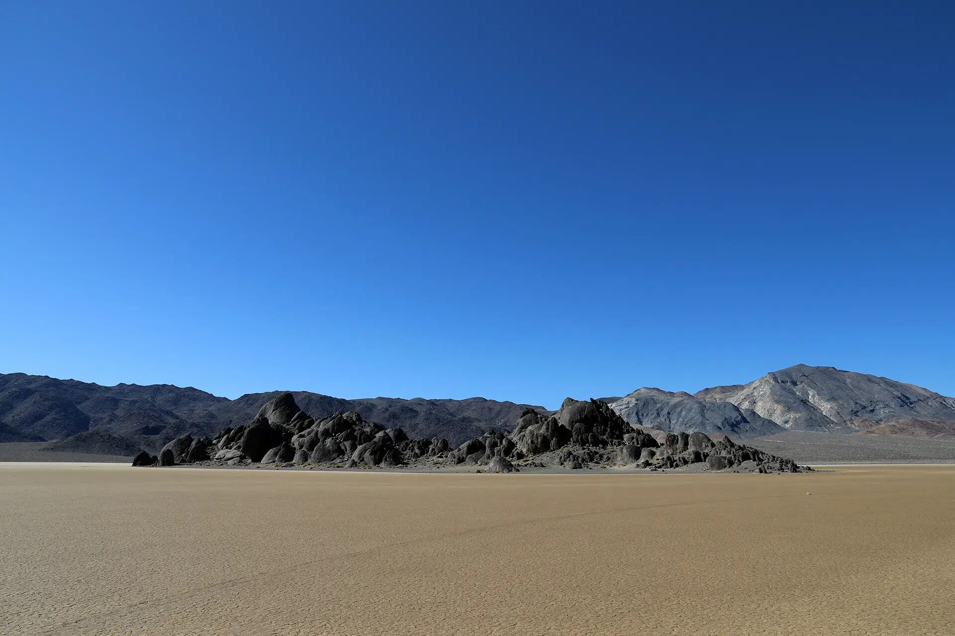 mysteries-of-nevadas-death-valley-racetrack-playa