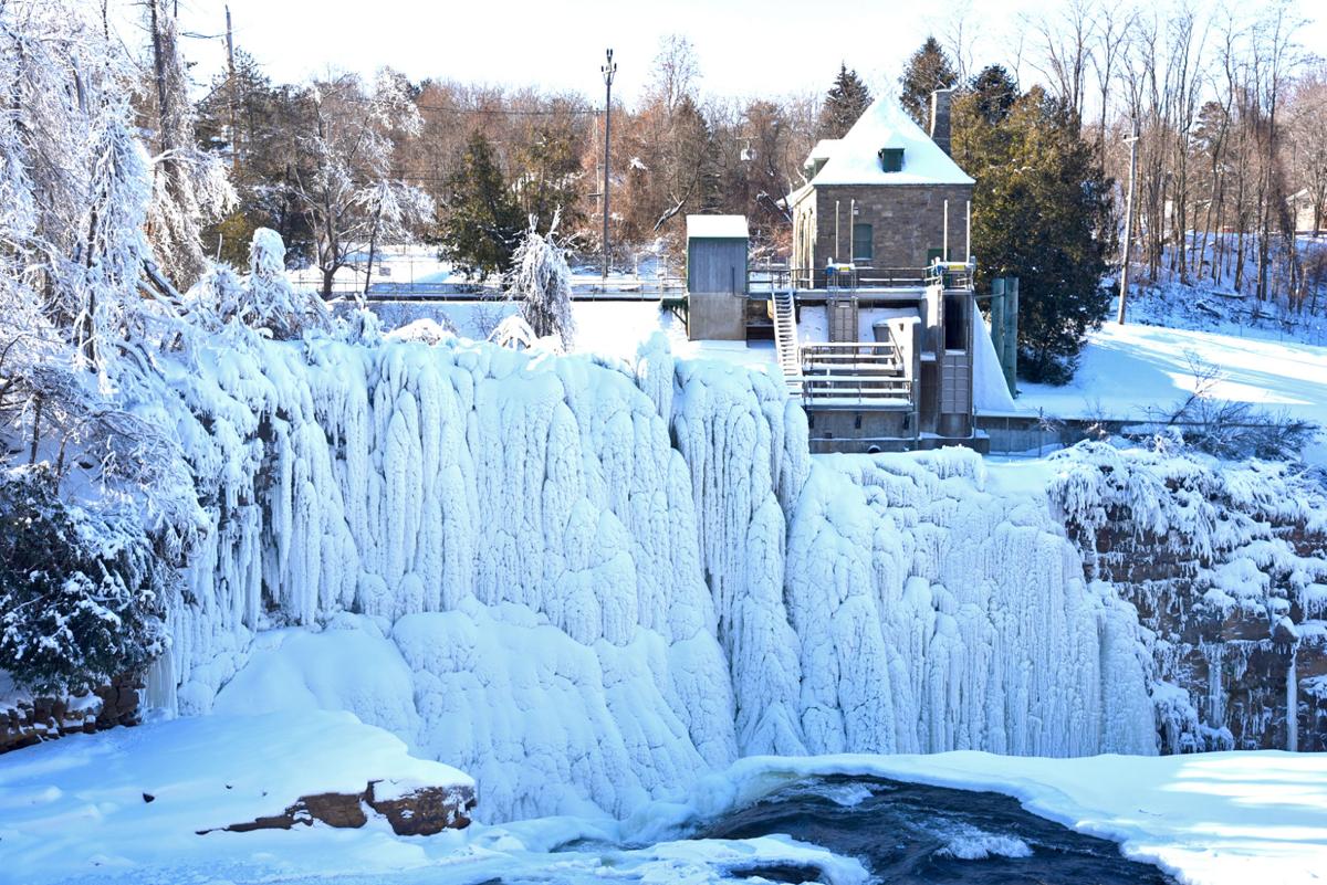 Mysterious-Frosted-Ice-Caves-In-New-York8217s-Ausable-Chasm mysterious-frosted-ice-caves-in-new-yorks-ausable-chasm