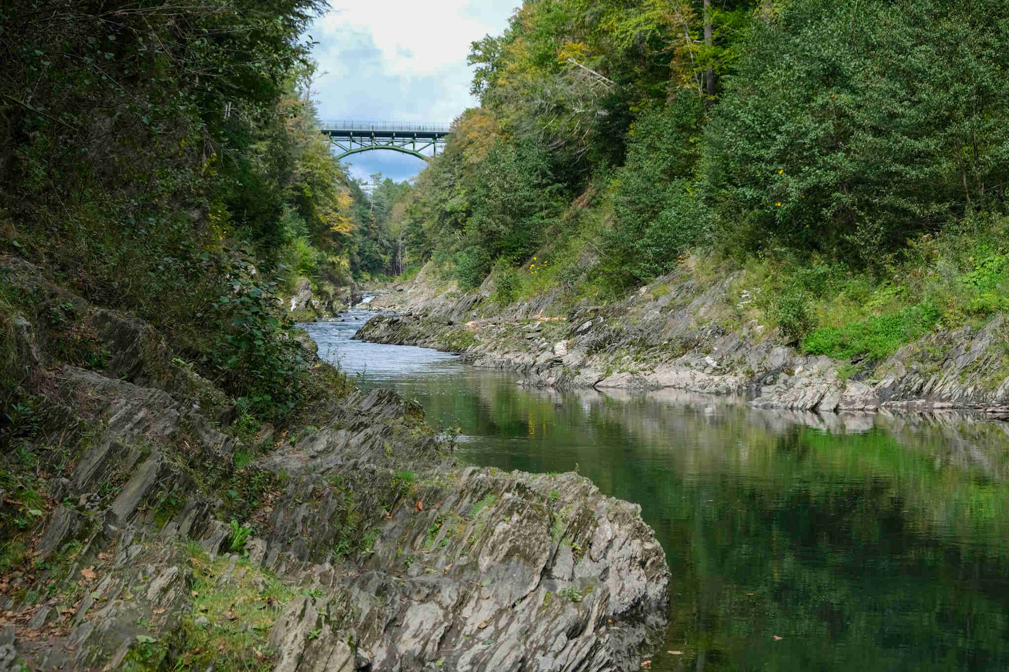 Mysterious-Glacial-Blue-Pothole-Swims-In-Vermont8217s-Quechee-Gorge mysterious-glacial-blue-pothole-swims-in-vermonts-quechee-gorge