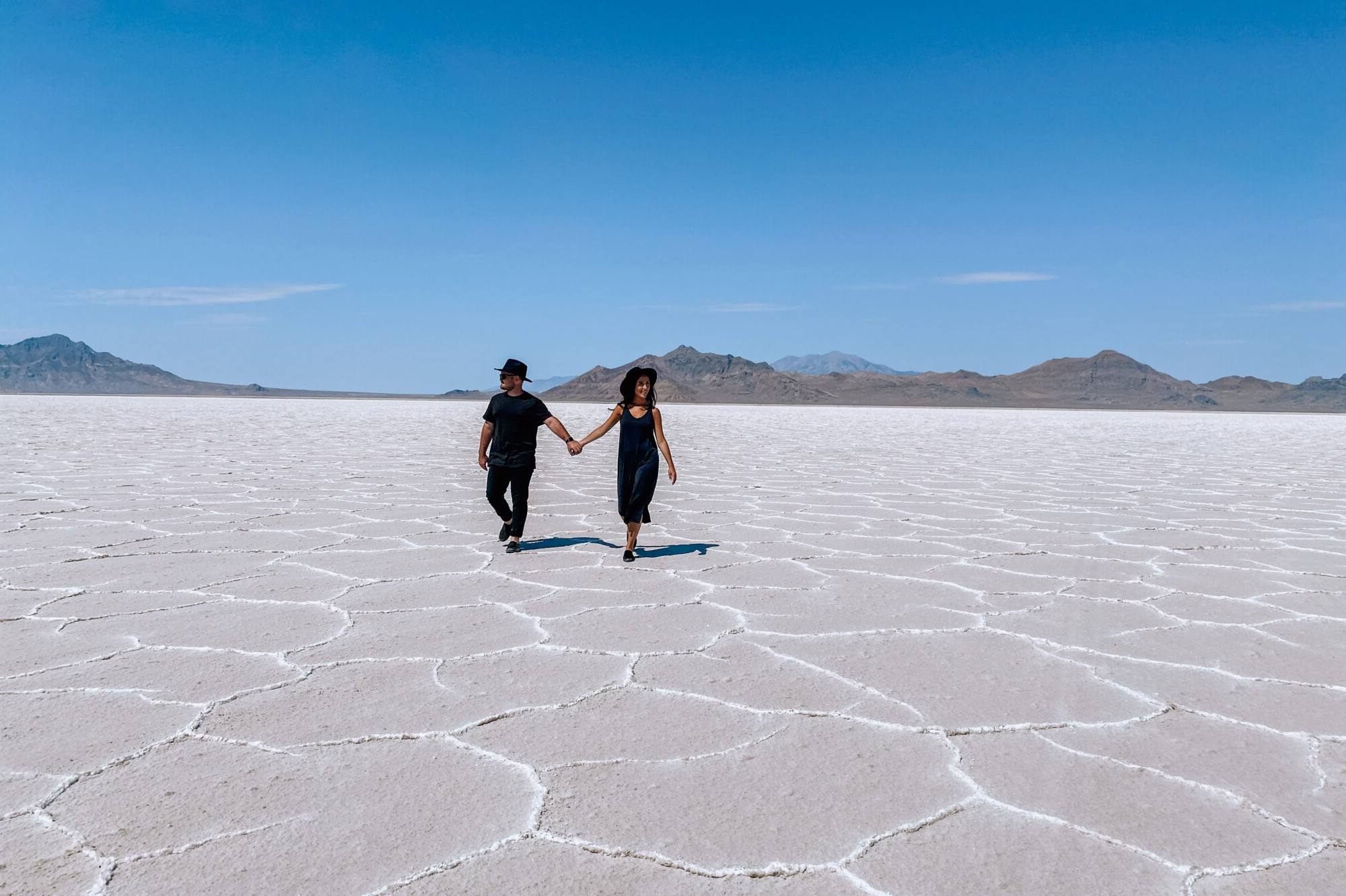 mysterious-lake-mirages-of-utahs-bonneville-salt-flats