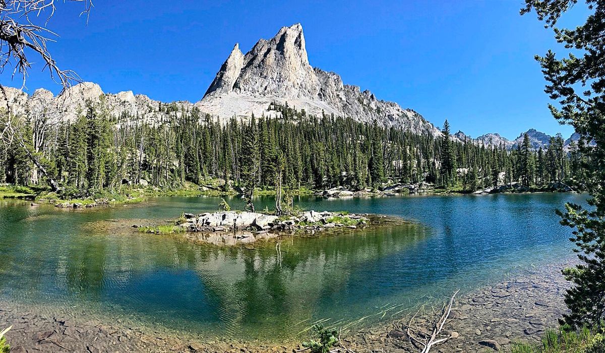 mysterious-mountain-lakes-of-idahos-sawtooth-range