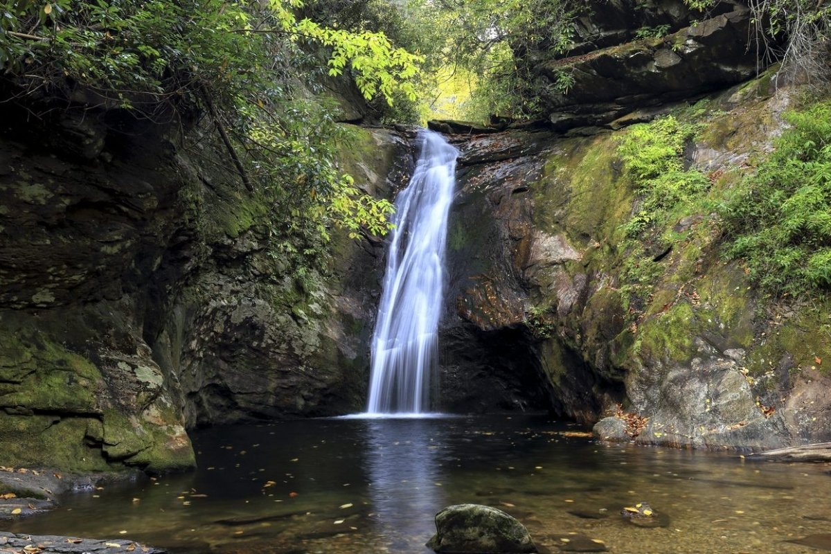 Secret-Swimming-Hole-In-North-Carolina8217s-Pisgah secret-swimming-hole-in-north-carolinas-pisgah