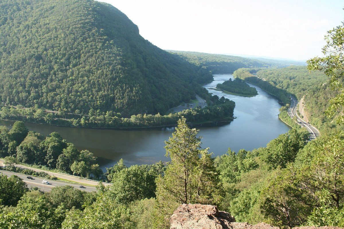 secret-waterfall-hikes-in-pennsylvanias-delaware-water-gap