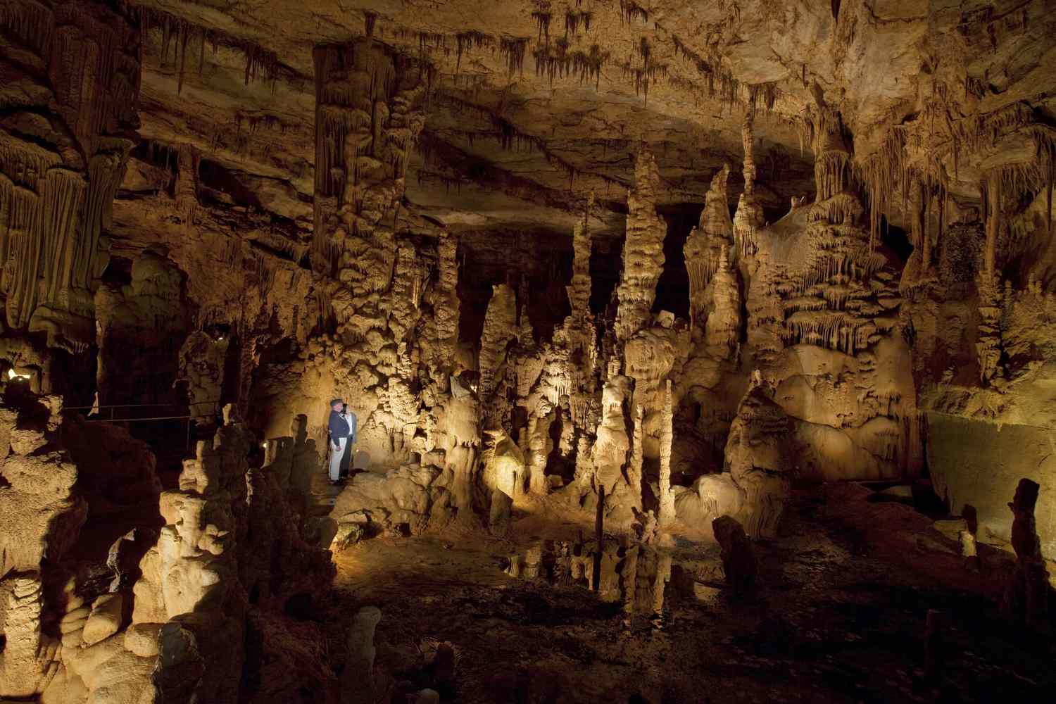 secrets-of-alabamas-cathedral-caverns-flowstone-formations
