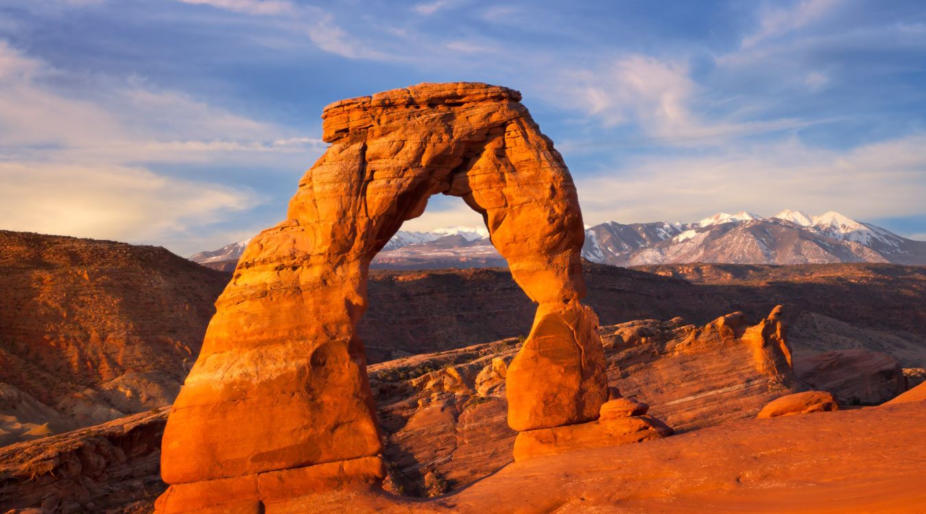 secrets-of-alabaster-desert-arches-at-dawn-in-arizona