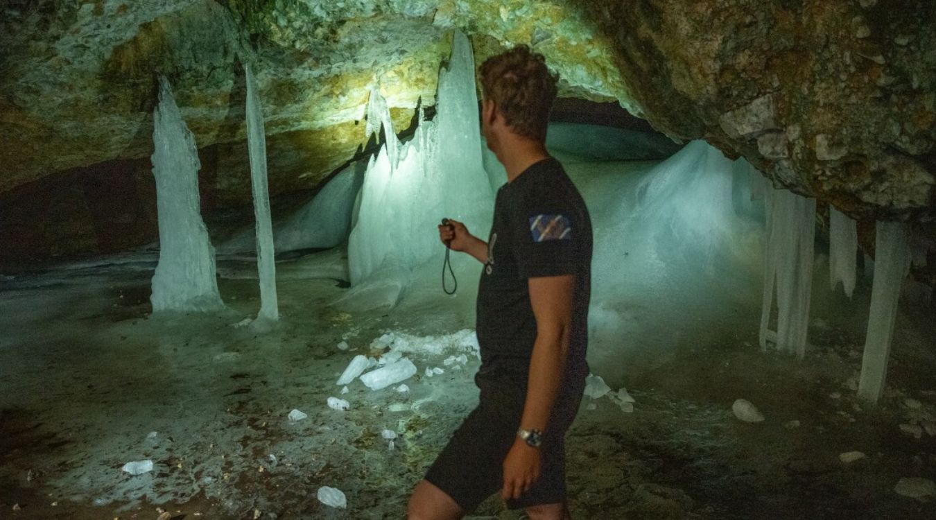 secrets-of-amethyst-mountain-ice-caves-in-yellowstone