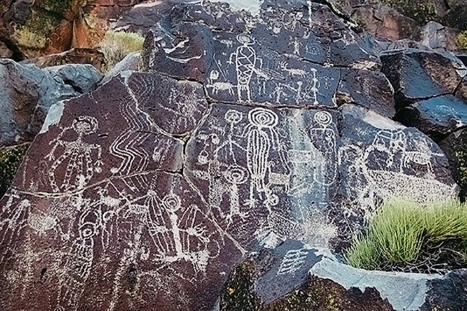 secrets-of-californias-coso-rock-art-district
