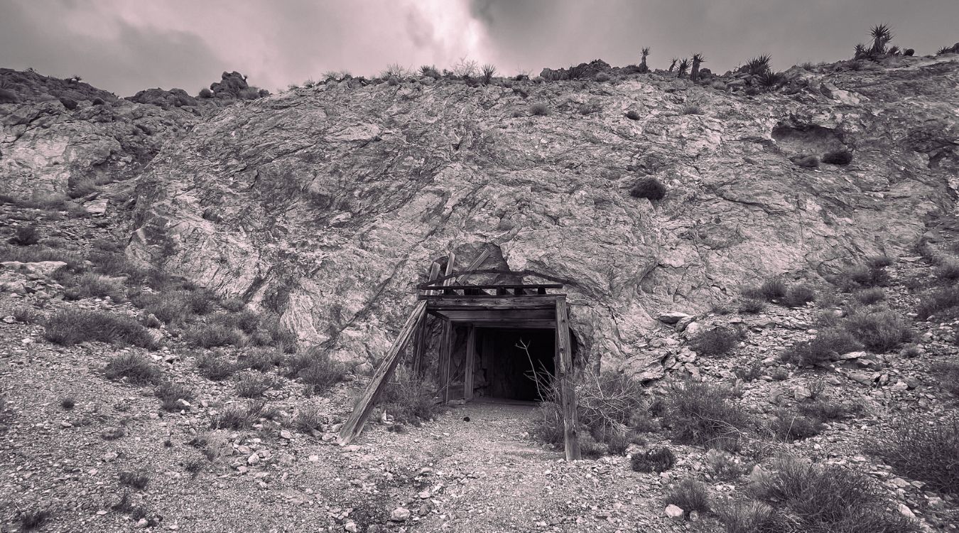 Secrets-Of-California8217s-Desert-Cinnabar-Mine-Ruins secrets-of-californias-desert-cinnabar-mine-ruins