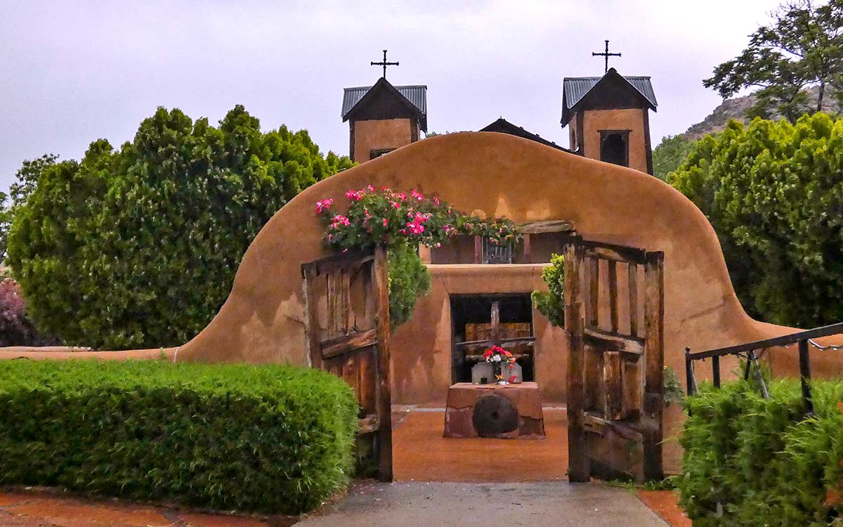 Secrets-Of-Chimayo8217s-Sunbaked-Adobe-Churches secrets-of-chimayos-sunbaked-adobe-churches