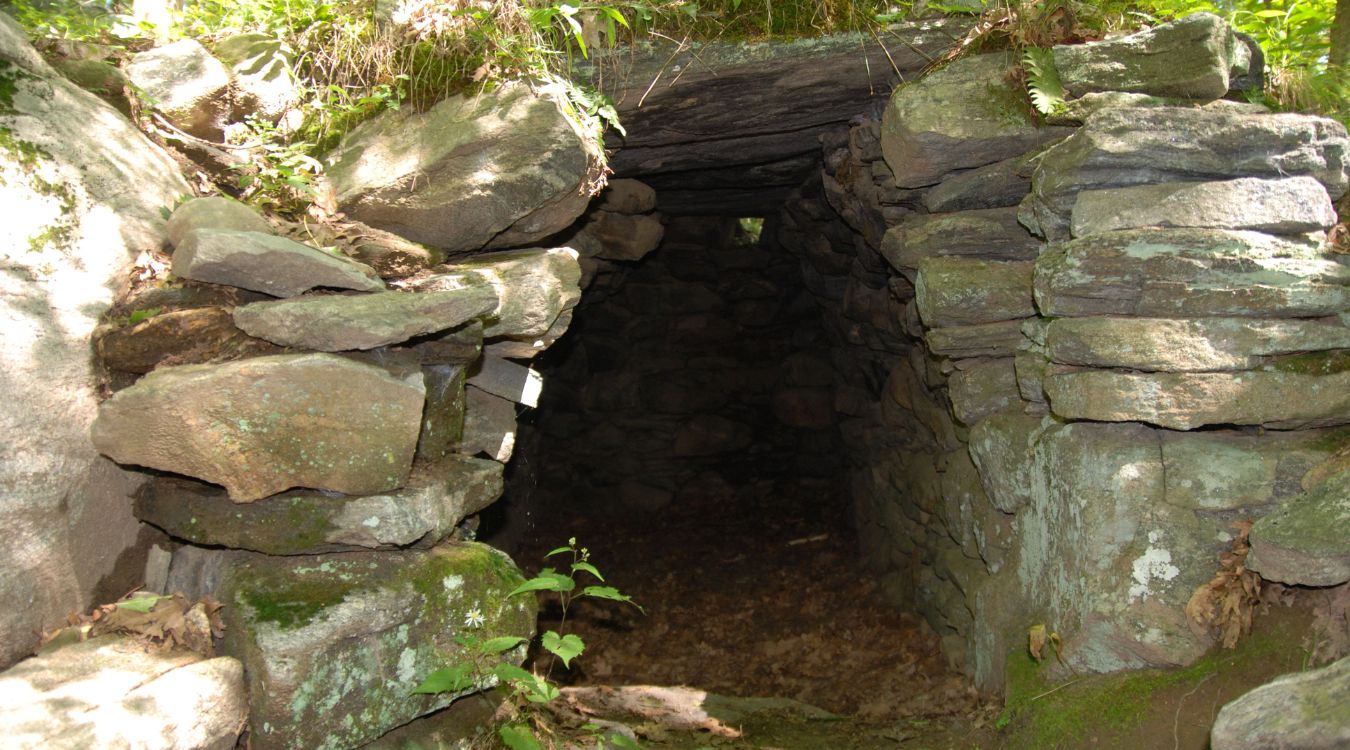 secrets-of-connecticuts-gungywamp-stone-chamber-network