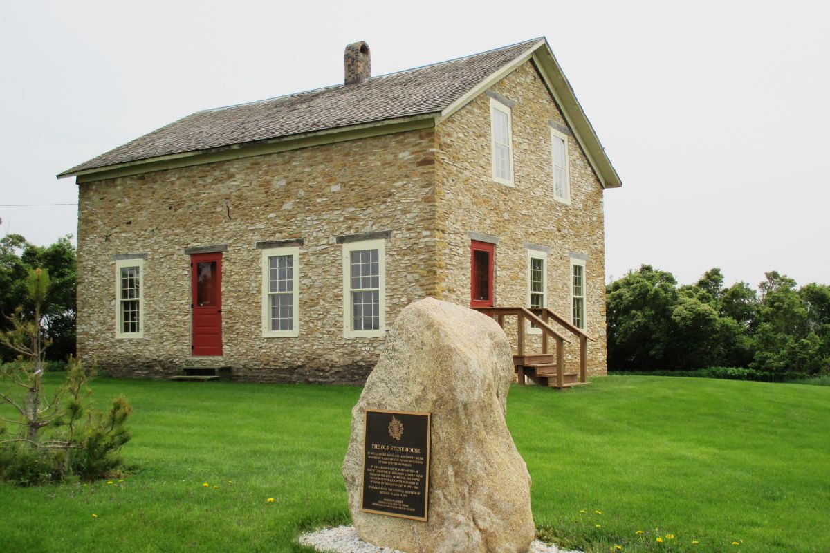 secrets-of-illinoiss-abandoned-pioneer-stone-cellars