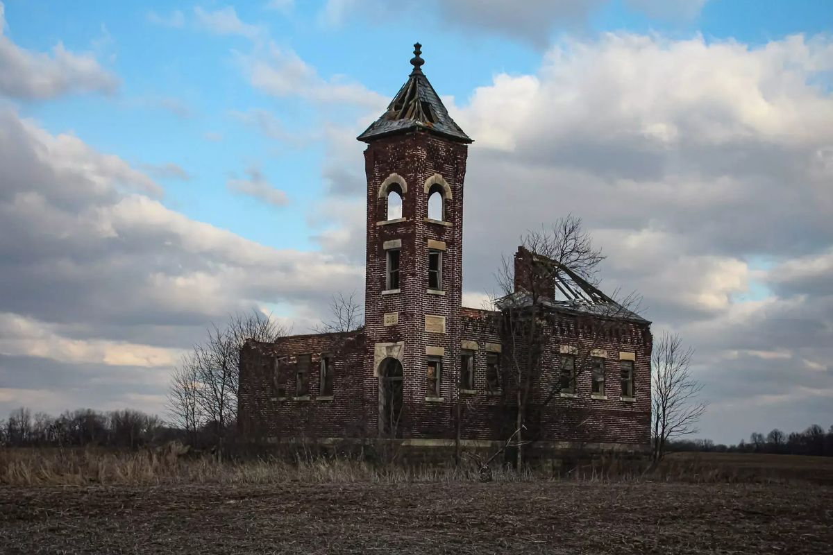 secrets-of-indianas-abandoned-pioneer-schoolhouses