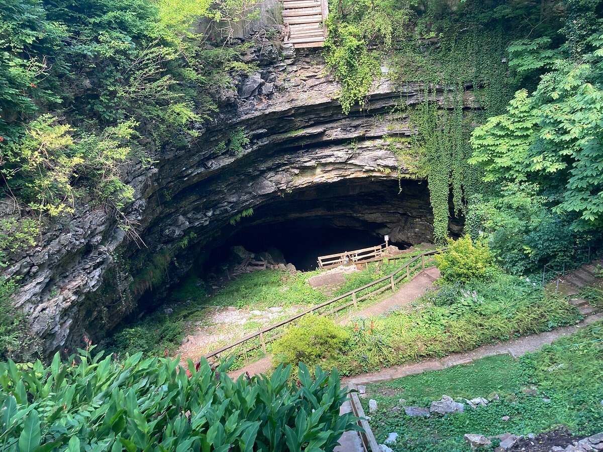 Secrets-Of-Kentucky8217s-Hidden-River-Cave-Formations secrets-of-kentuckys-hidden-river-cave-formations