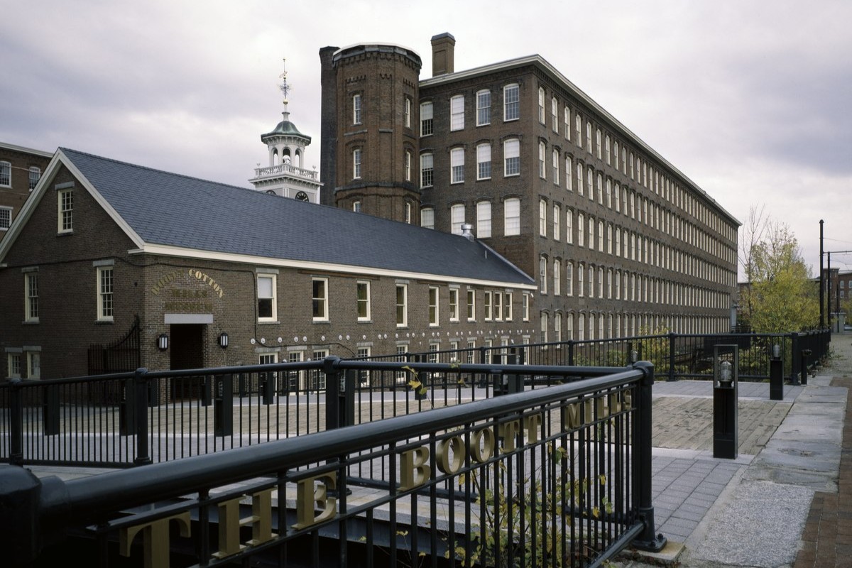 secrets-of-lowells-crumbling-textile-mill-towns