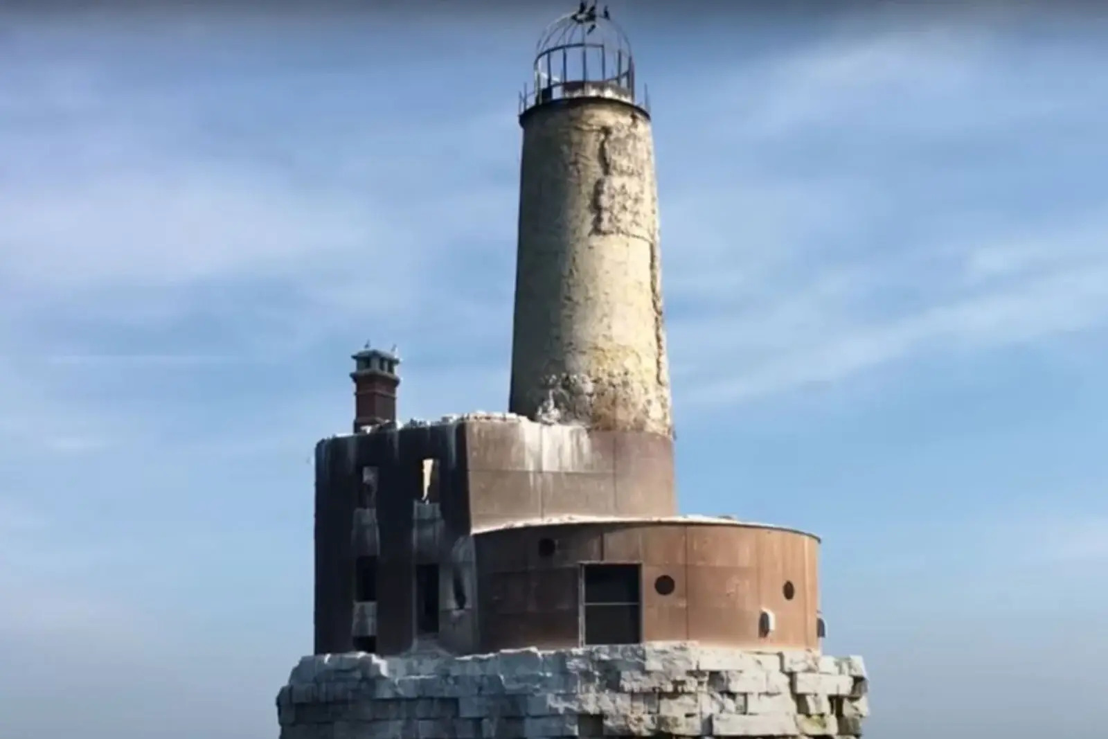 secrets-of-michigans-abandoned-coastal-lighthouses