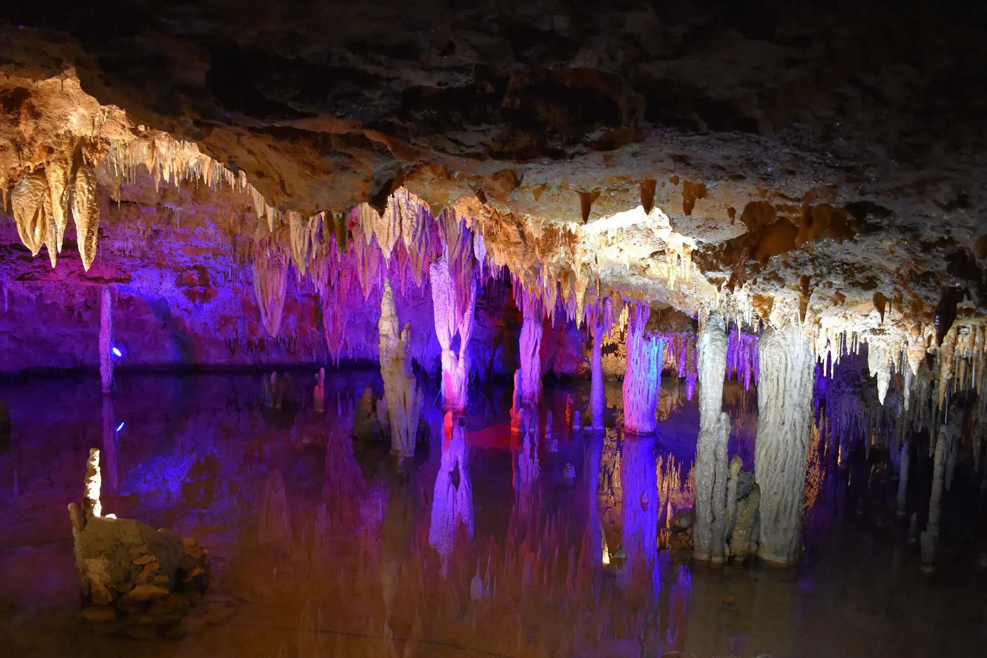 Secrets-Of-Missouri8217s-Meramec-Caverns-Streams secrets-of-missouris-meramec-caverns-streams