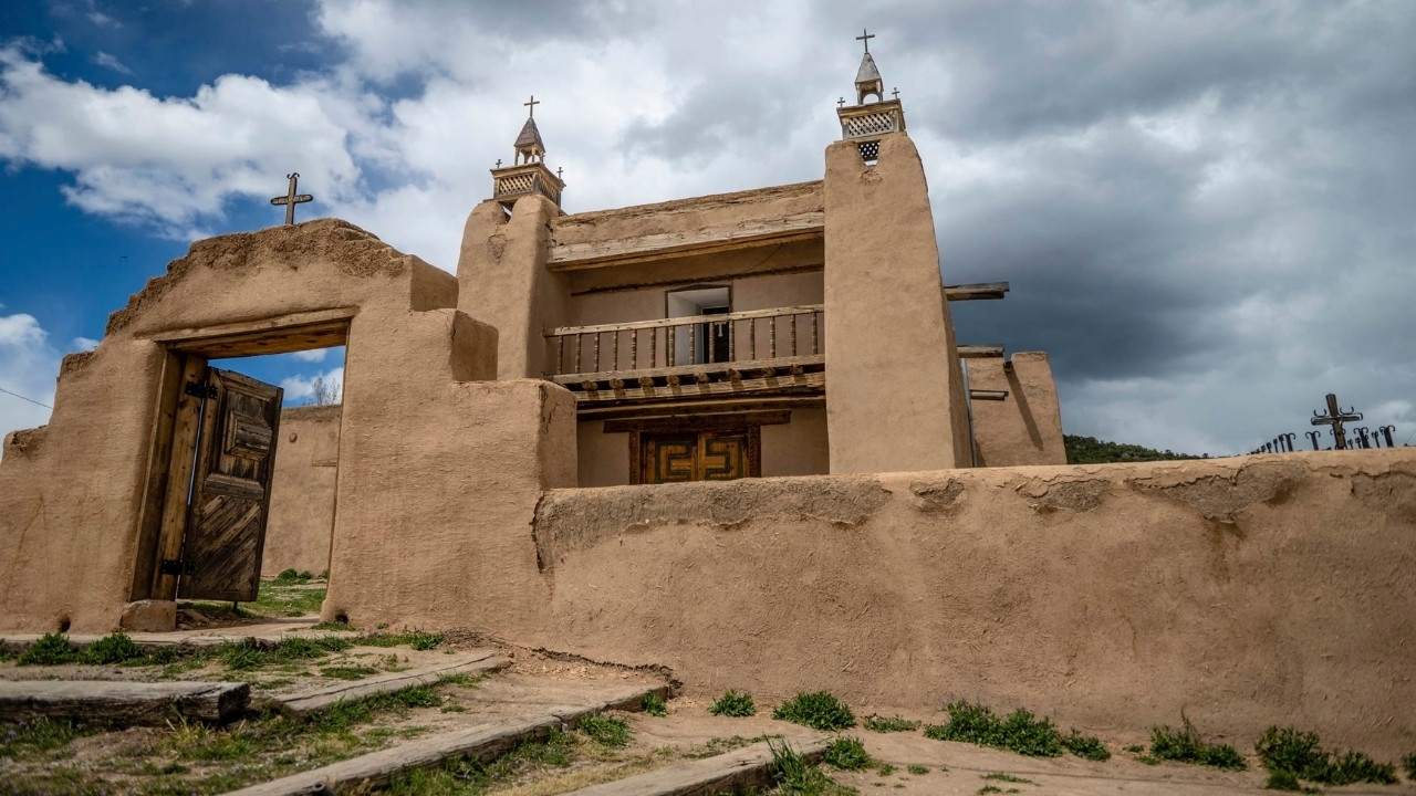 Secrets-Of-New-Mexico8217s-Crumbling-Spanish-Colonial-Adobes secrets-of-new-mexicos-crumbling-spanish-colonial-adobes