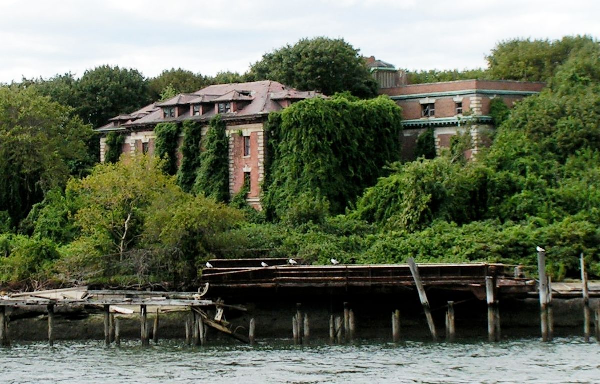 Secrets-Of-New-York8217s-Abandoned-Quarantine-Island-Hospitals secrets-of-new-yorks-abandoned-quarantine-island-hospitals