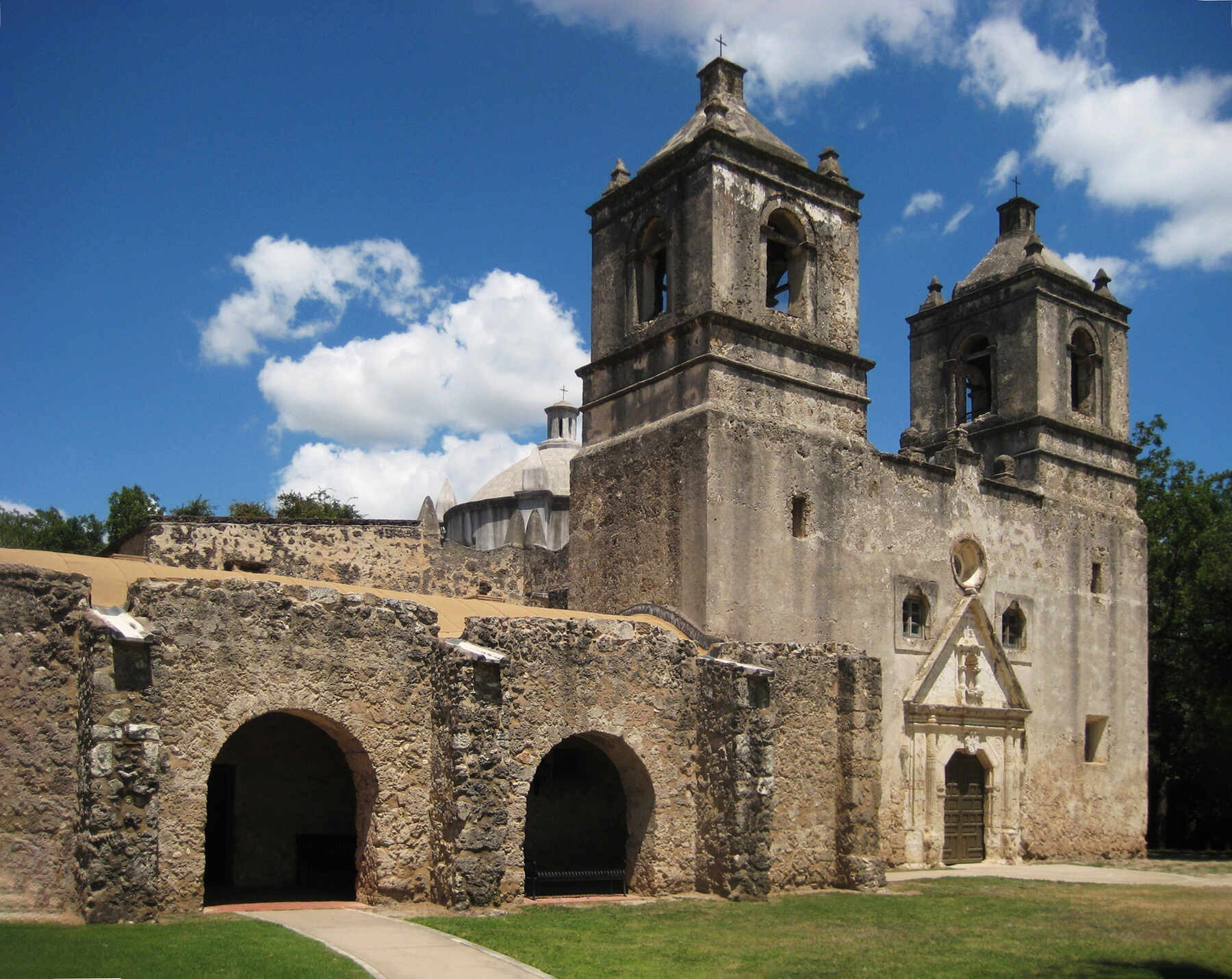 secrets-of-san-antonios-crumbling-spanish-mission-chains