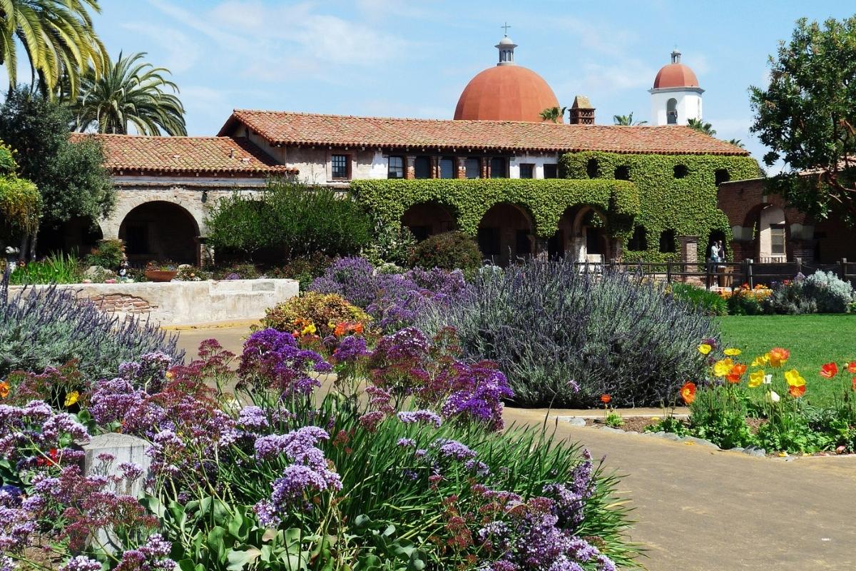 secrets-of-san-juan-capistranos-crumbling-mission-gardens