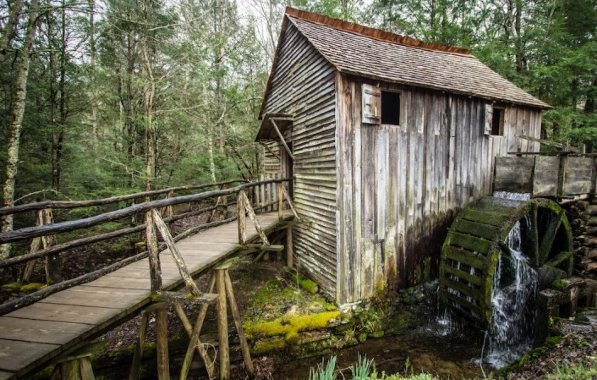 secrets-of-tennessees-cades-cove-log-churches