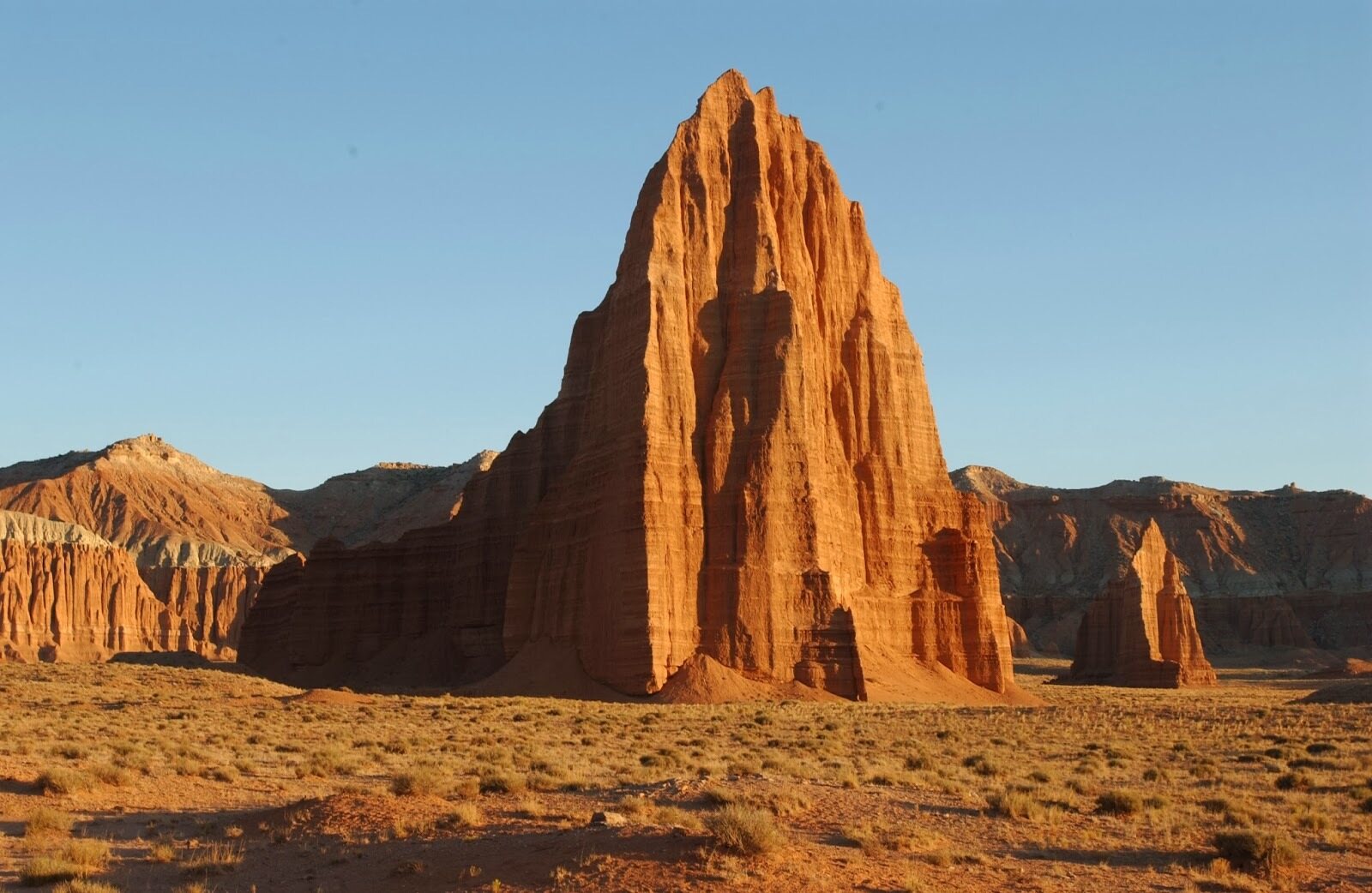 secrets-of-utahs-capitol-reef-badlands