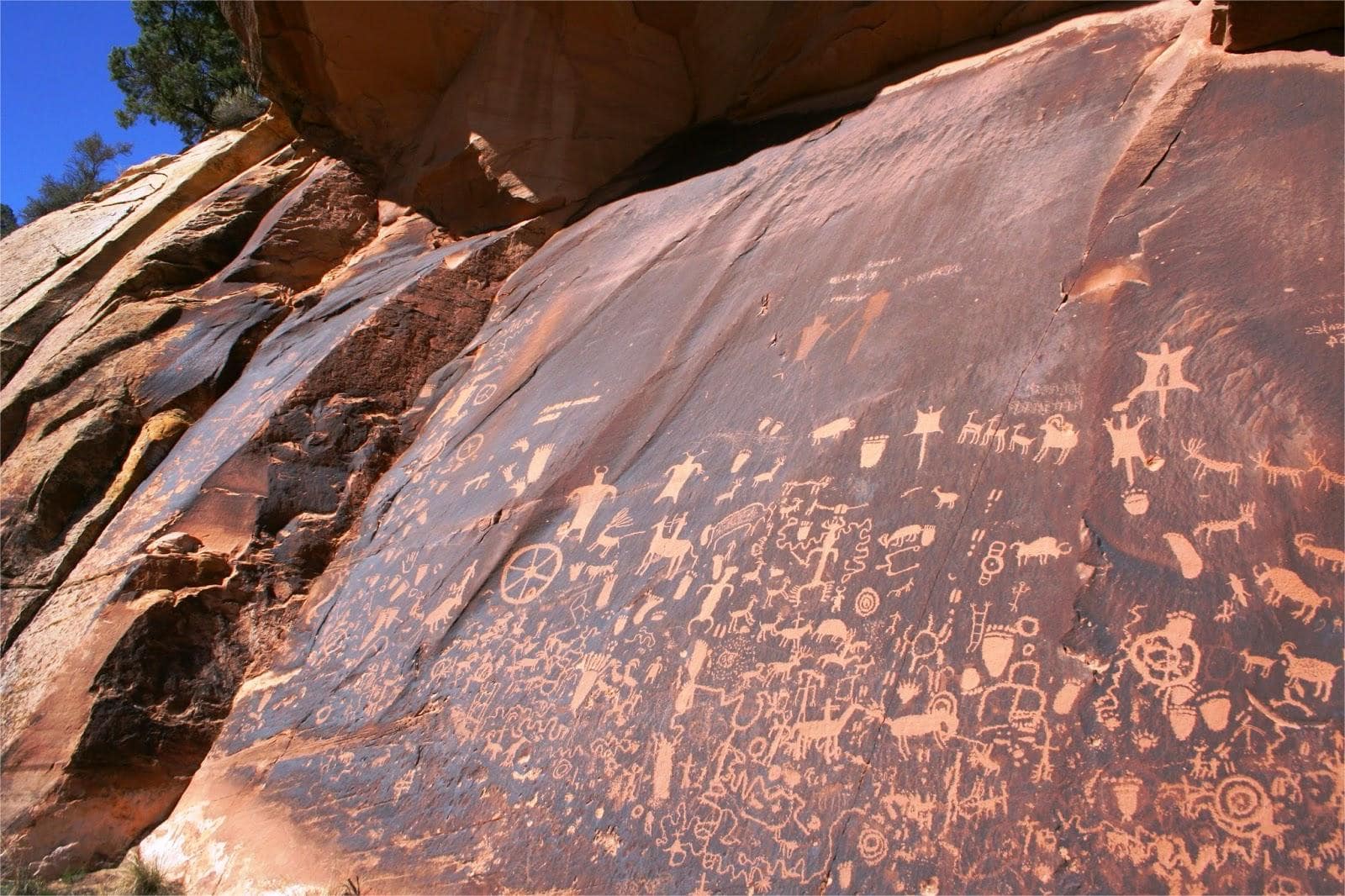 secrets-of-utahs-newspaper-rock-petroglyphs