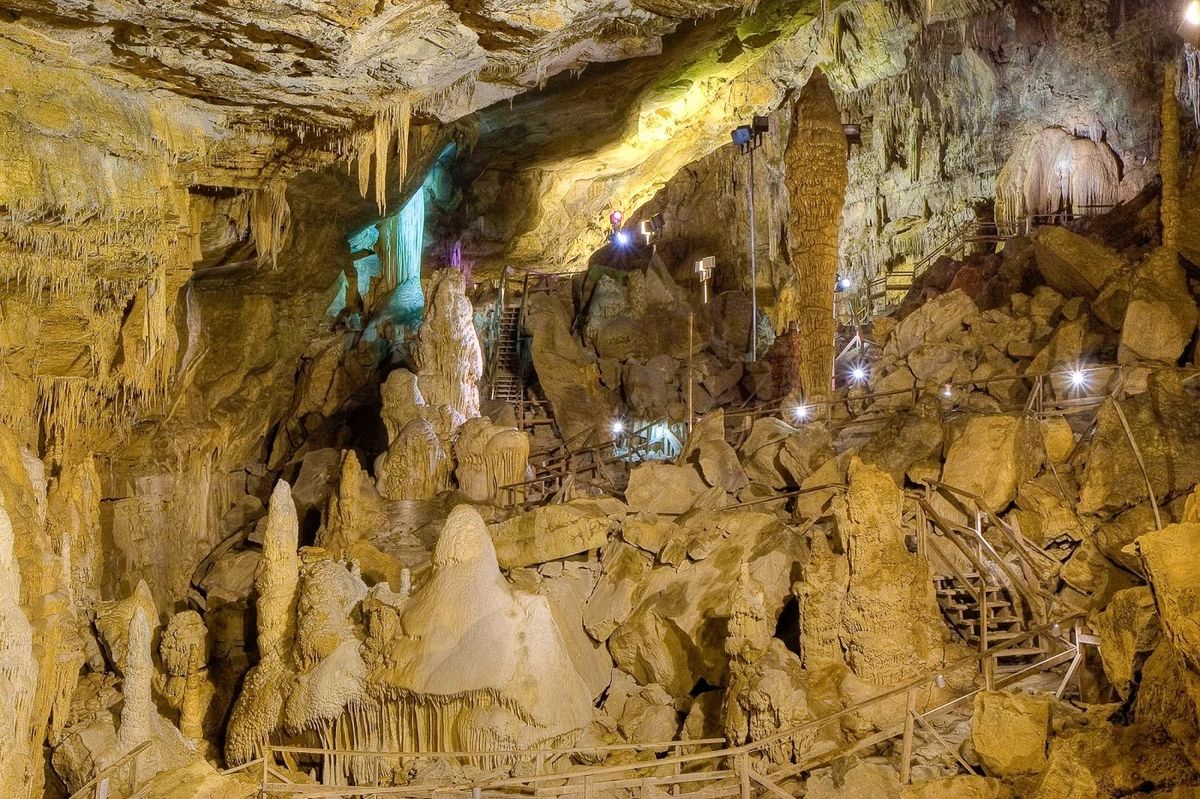 secrets-of-west-virginias-lost-world-caverns