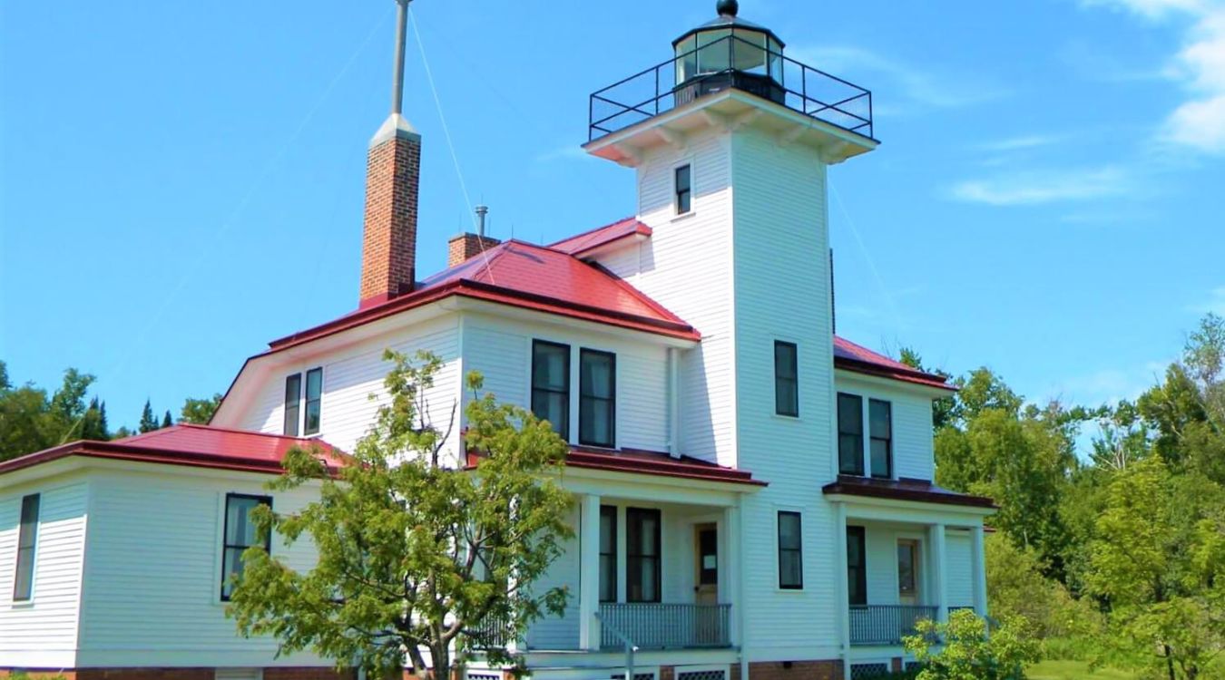 secrets-of-wisconsins-apostle-islands-lighthouses