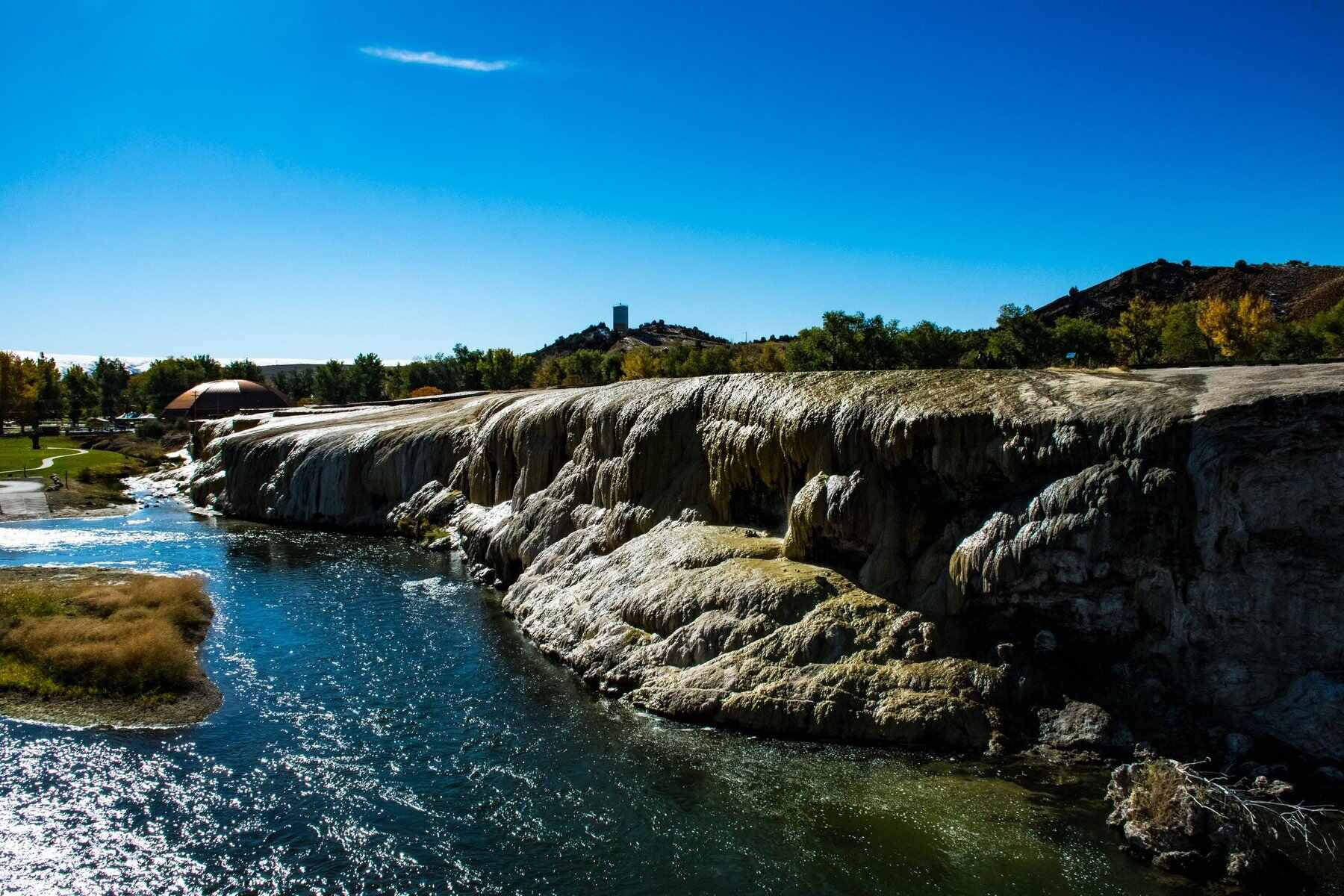 secrets-of-wyomings-colorful-hot-spring-terraces