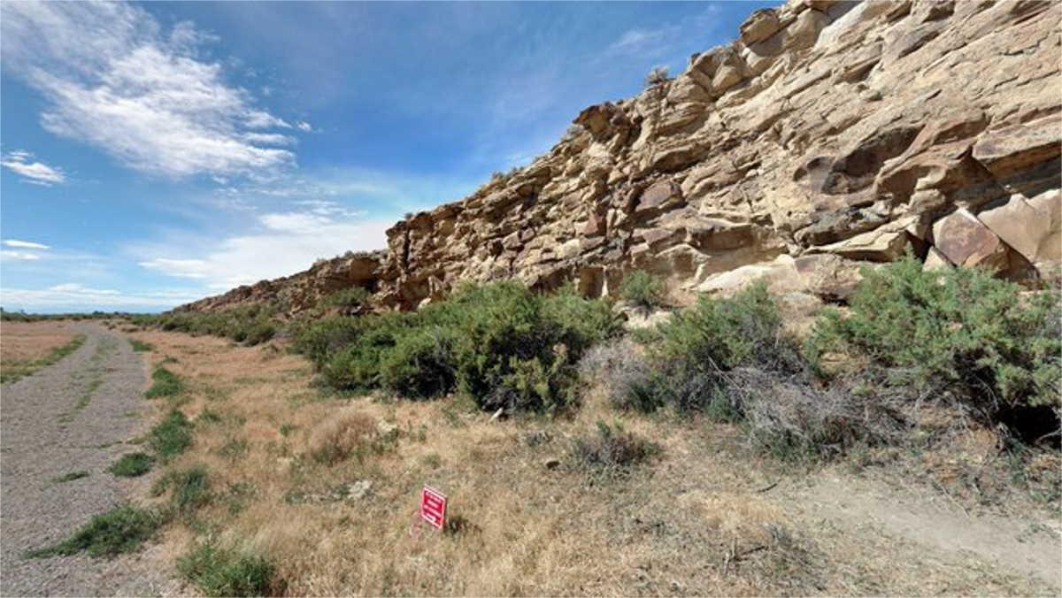 secrets-of-wyomings-legend-rock-panels