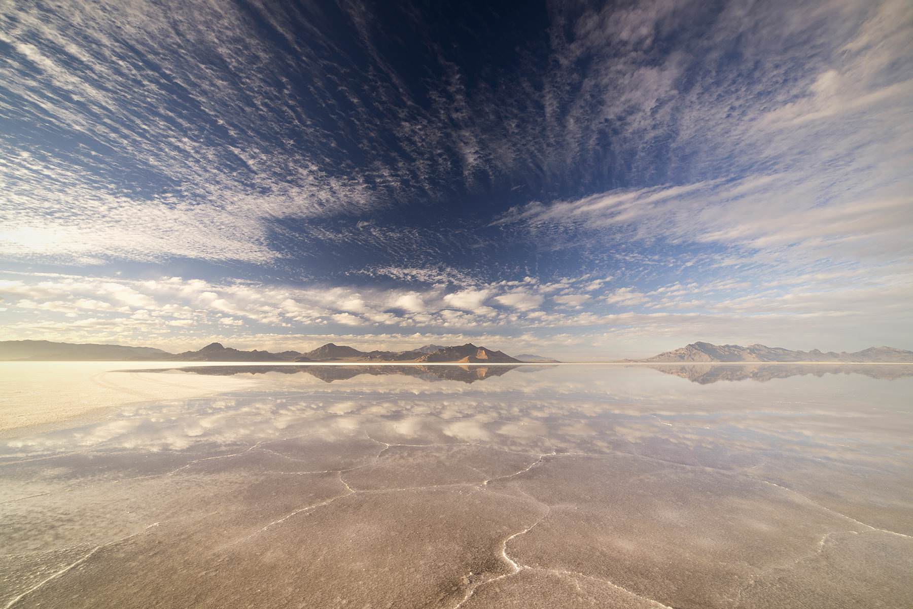 the-mysteries-of-utahs-bonneville-salt-flat-mirages