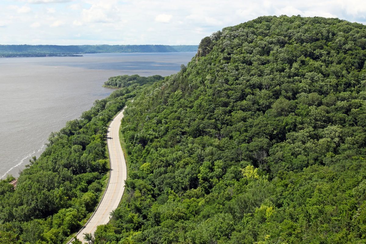 wisconsins-great-river-road-overlooks-revealed