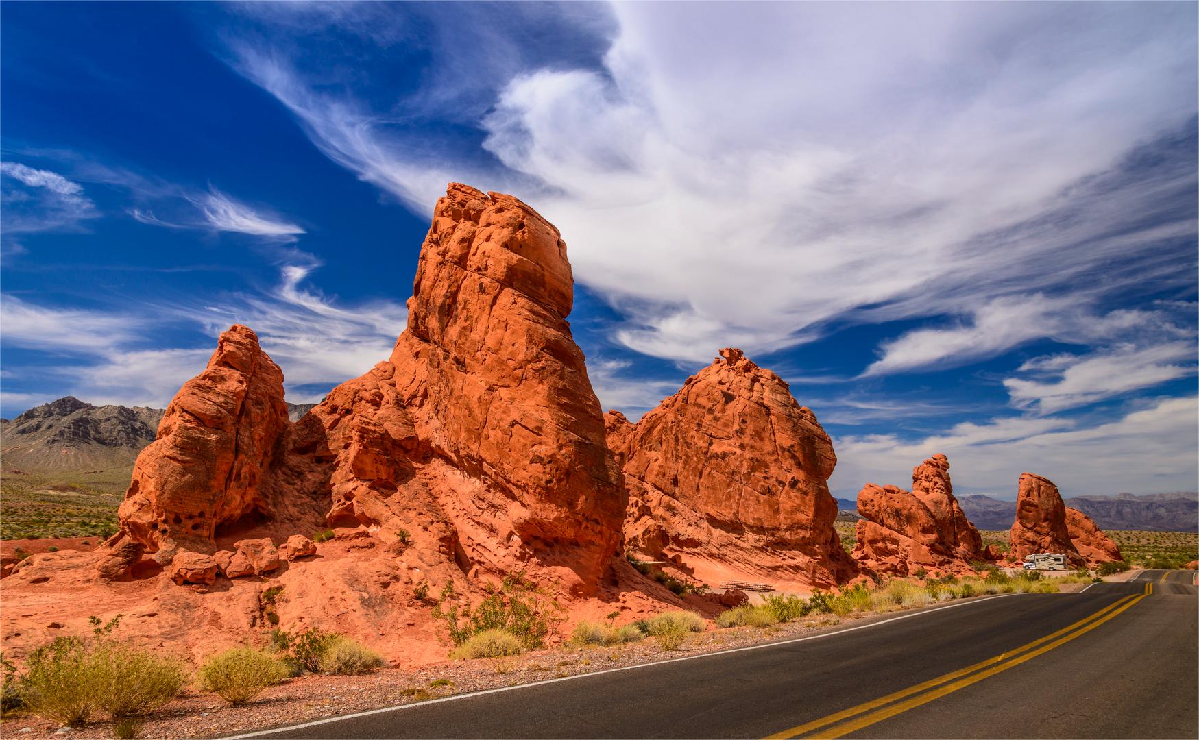 curious-facts-about-nevadas-valley-of-fire-seven-sisters-rock-formation