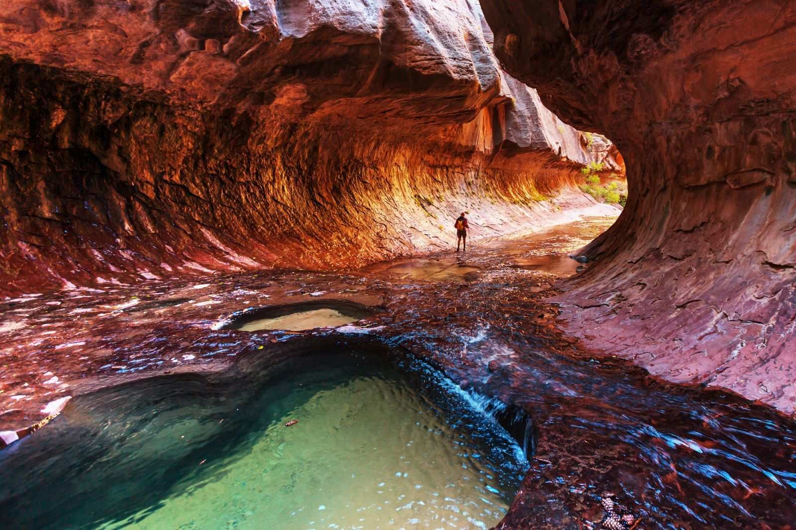 hidden-alcoves-of-zion-canyon-in-utah