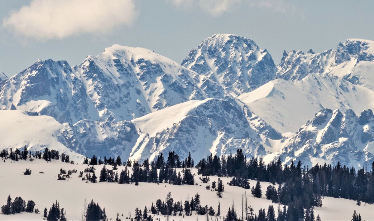 hidden-alpine-cirques-in-montanas-glacier-peak-wilderness