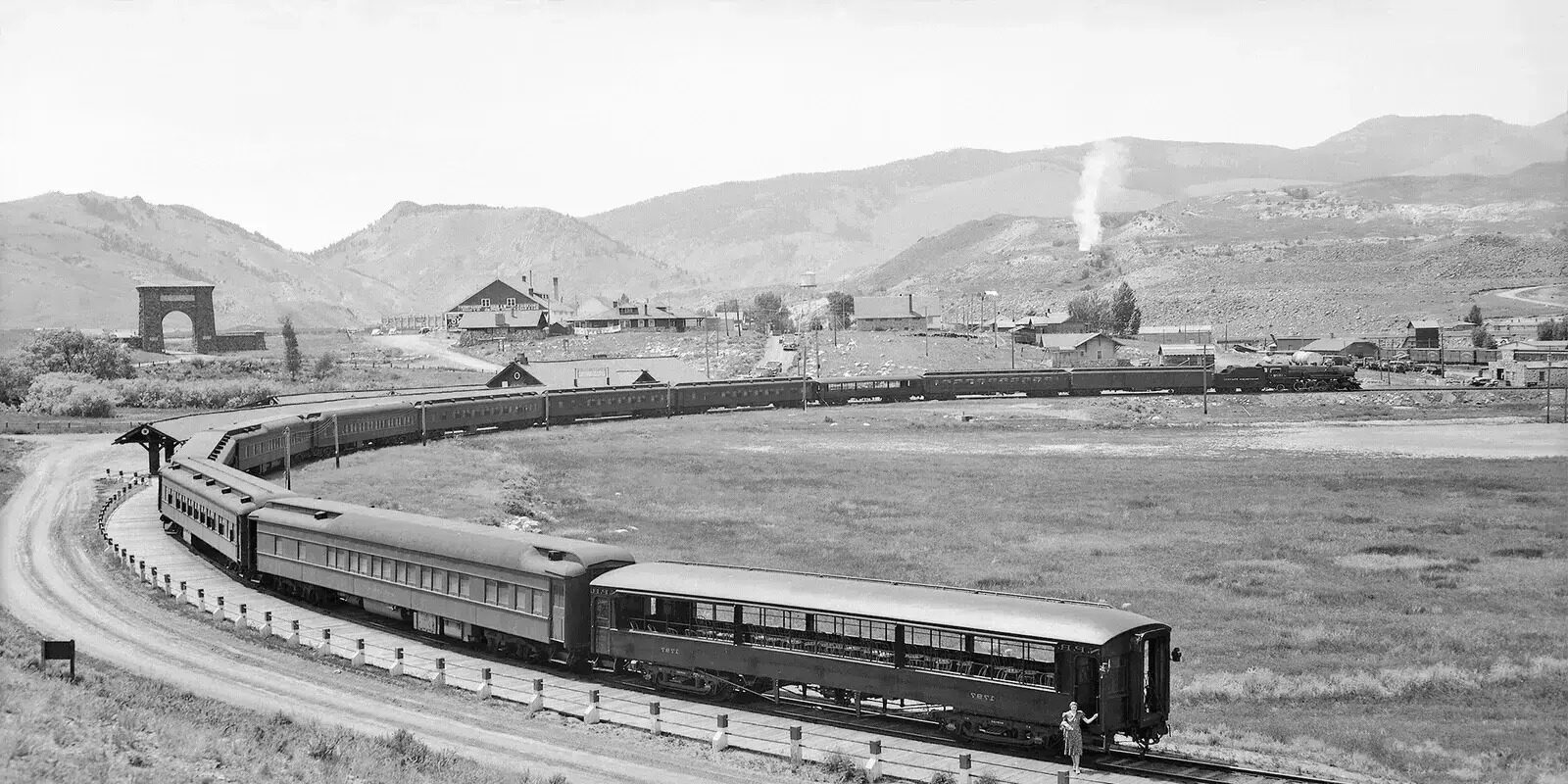 hidden-baggage-platforms-of-montanas-great-northern-railroad