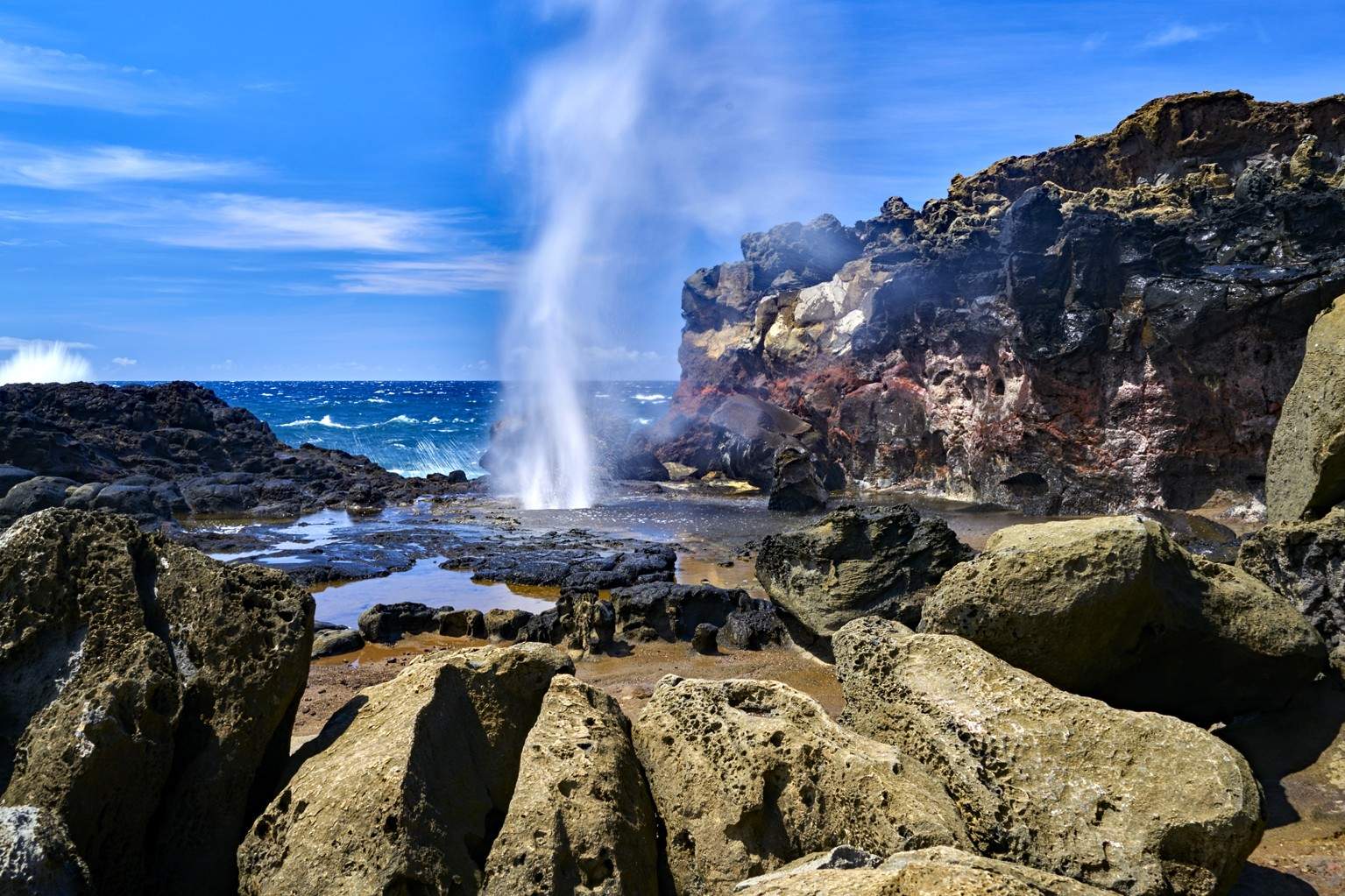 hidden-blowholes-at-nakalele-point-in-hawaii