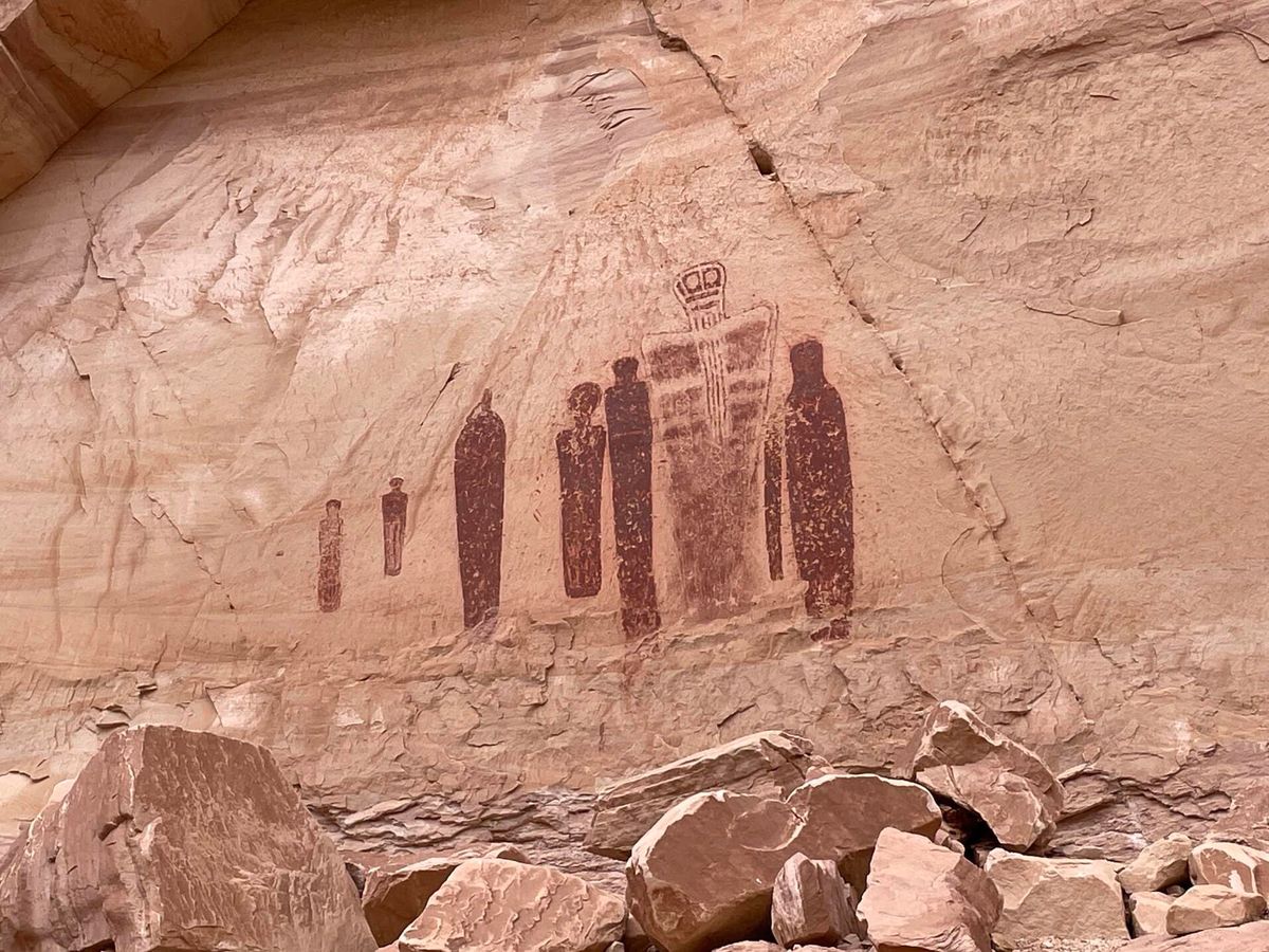 hidden-cave-art-galleries-in-utahs-barrier-canyon