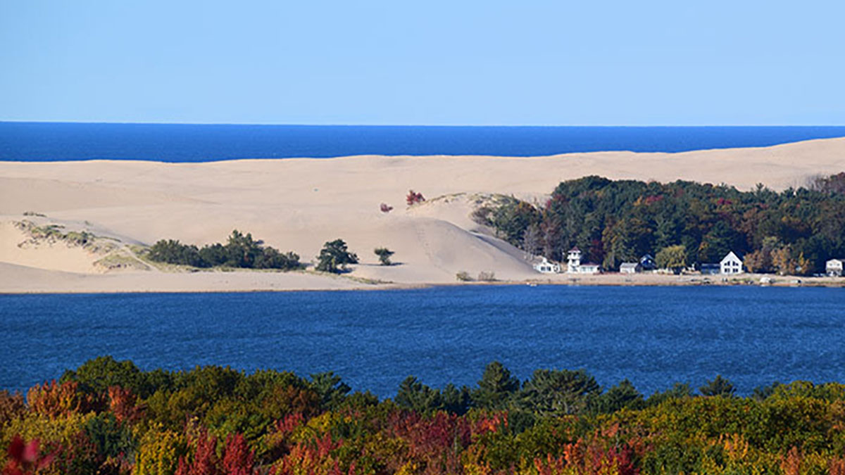 hidden-coastal-dunes-of-michigans-silver-lake