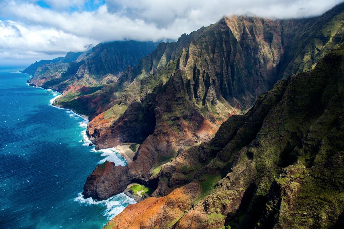 hidden-coves-of-kauais-na-pali-coast