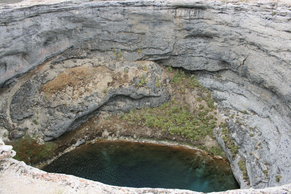 hidden-desert-pools-in-nevadas-dianas-punch-bowl